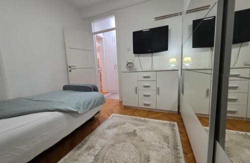 Novi Pazar Apartamento | Turquoise Sunny Apartment