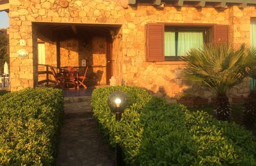 Trinita d'Agultu Villa | villa turquesa en el mar