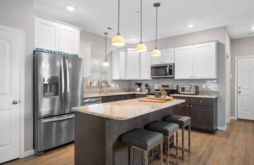 Bermuda Bay Casa | Turquoise Waves at Devonshire Place