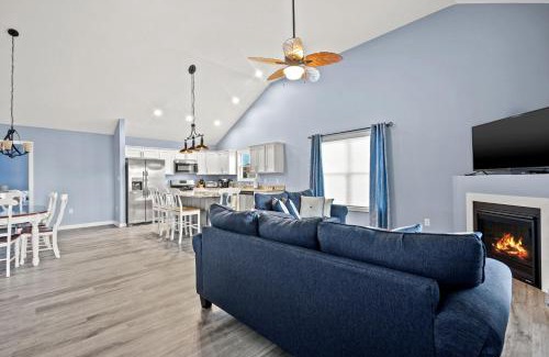 Captain's Cove Casa | Turtle Bay - Waterfront & a screened porch!