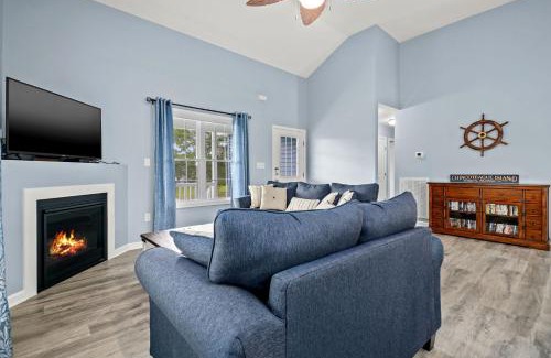 Captain's Cove Casa | Turtle Bay - Waterfront & a screened porch!