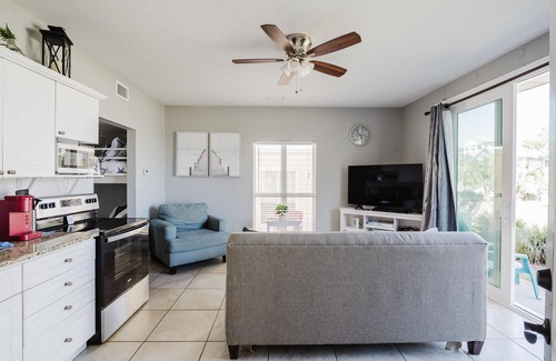 Crystal Shores Casa | Turtle Beach Bottom Unit 9B - Walk to the beach!