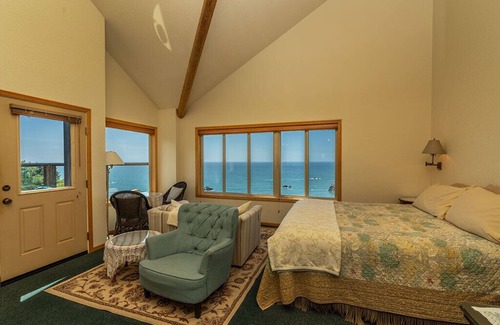 Trinidad Cama Y Desayuno | Turtle Rocks Oceanfront Inn