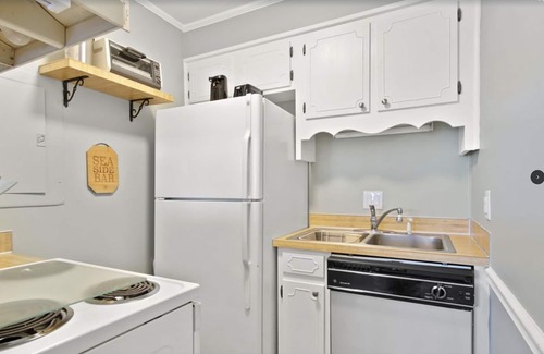 North Myrtle Beach Condominio | Turtle's Nest condo - private beach access, panoramic inlet/partial ocean views