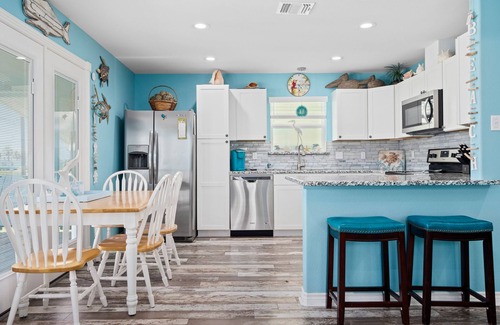 Rockport Casa | Turtle's Nest | Pet Friendly + Blocks to the Water
