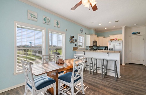 Crystal Beach Casa | TurtleShell - Hot Tub- Walk to Crystal Beach- Cargo Lift!