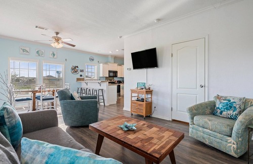 Crystal Beach Casa | TurtleShell - Hot Tub- Walk to Crystal Beach- Cargo Lift!