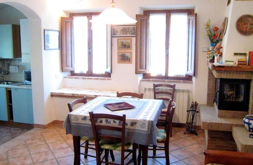 Chiusdino Cabaña | Encanto toscano: Casa rural Frassini