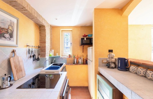 Gioiella Casa | Tuscany - Townhouse - Sleeps 18 - Garden near Lake