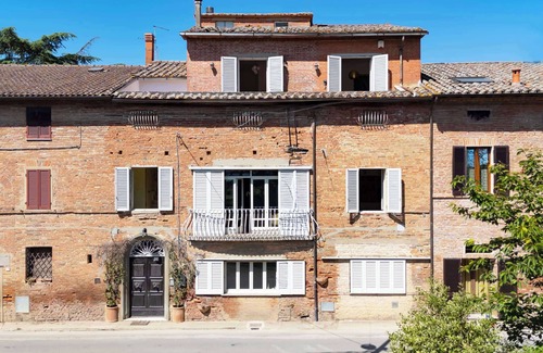Gioiella Casa | Tuscany - Townhouse - Sleeps 18 - Garden near Lake