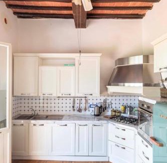 Gioiella Casa | Tuscany - Townhouse - Sleeps 18 - Garden near Lake