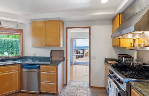 Solana Beach Casa | Tutu's Surf House - Views and beach access: one of a kind!