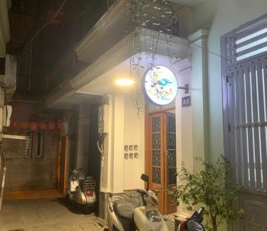 Doi Can Apartamento | TV-Netflix STU 302 Near Uncle Ho's Mausoleum