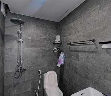 Doi Can Apartamento | TV-Netflix STU 302 Near Uncle Ho's Mausoleum