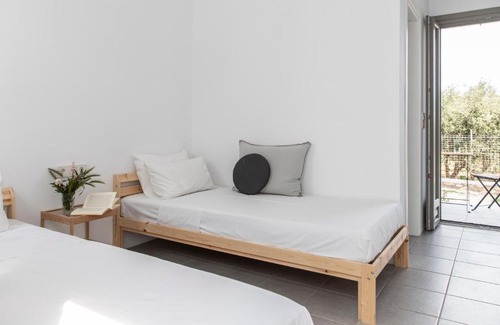 Naousa Hotel | TWELVE PLUS+