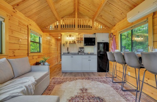 Herndon Cabina | Twilight Escape Tiny home in Herndon Pa