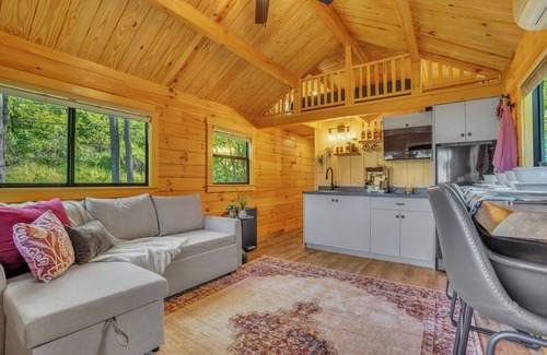 Herndon Cabina | Twilight Escape Tiny home in Herndon Pa