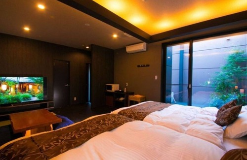 Oita Hotel | Twin beds tatami onsen openair jacuzzi bath / Oita Ōita