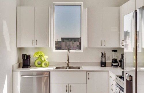 Downtown Dallas Apartamento | Twin City View Apartments I King Bed I FreeParking