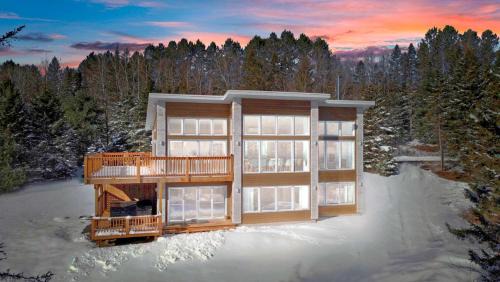 Riviere-Rouge Casa | Twin Cottages by the River - Corpo & Events