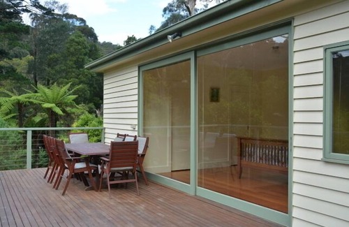 Warburton Casa | Twin Creek Cottage- un retiro de bosque aislado.