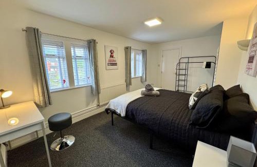 Woolsington Apartamento | Twin Farms Apartment, Super location, with parking