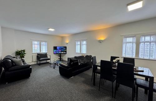 Woolsington Apartamento | Twin Farms Apartment, Super location, with parking