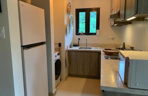 Laurel Apartamento | Twin Lakes Belvedere Tagaytay with Taal mountain and valley views