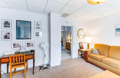 Twin Lakes Casa | Twin Lakes Cottage Walk to Elizabeth Lake!