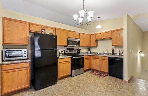 Twin Lakes Casa | Twin Lakes Dog Friendly Home |Wooded Backyard |Balcony |Short Drive to Alpine & Wilmot Ski Resorts