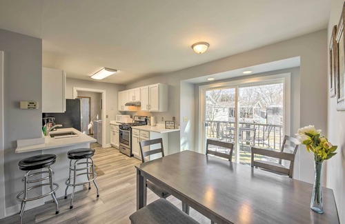 Twin Lakes Casa | Twin Lakes Escape w/ Deck < 1 Mi to Beach!