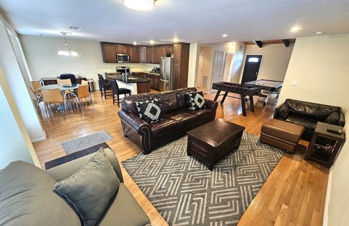 Azle Casa | "Twin Pines" - Lakefront House w / Boat House, kayaks y columpios sobre el agua