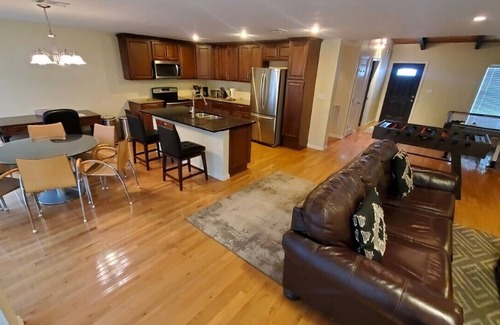 Azle Casa | "Twin Pines" - Lakefront House w / Boat House, kayaks y columpios sobre el agua
