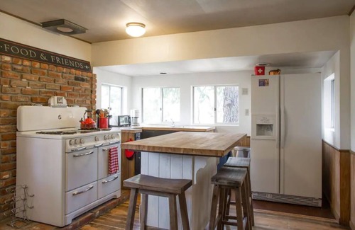 Idyllwild Cabina | Twin Rock Tree House - Vintage Cabin