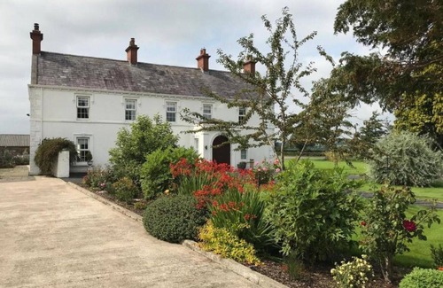 Craigavon Cabaña | Twin Room Ensuite Near Hillsborough Palaces