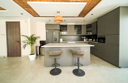 Al Barsha 1 Condominio | Twin room in Private villa