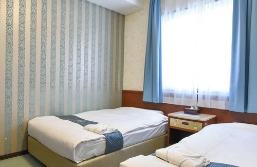 Nishishinsaibashi Hotel | Twin room Nonsmoking | For consecutive nigh / Osaka Ōsaka