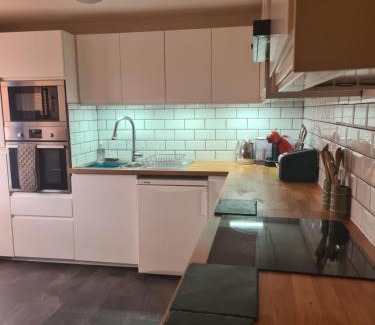 Pill Casa | Twin room with garden view in Shirehampton