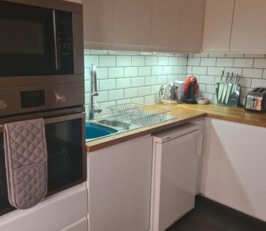 Pill Casa | Twin room with garden view in Shirehampton