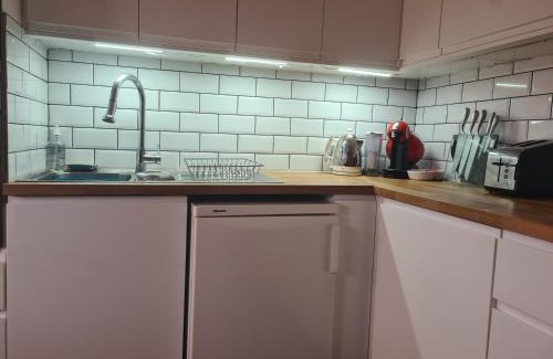 Pill Casa | Twin room with garden view in Shirehampton