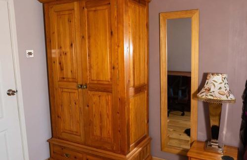 Pill Casa | Twin room with garden view in Shirehampton