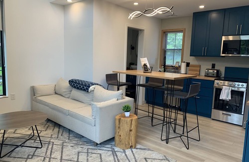 Lancaster Cabaña | Twin Sycamore River Cottage, “Sunshine”