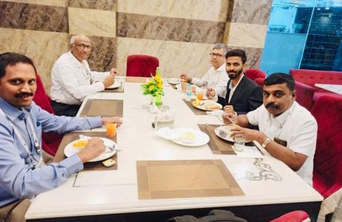 Greater Noida Cama Y Desayuno | Twin Towers