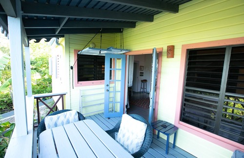 Freemans Bay Cabaña | Twinkle, 1 cama, A / C, TV, Wifi, Sandy Galleon Beach, Vistas, Cocina, Cuarto de baño