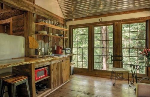 Macon Cabina | Twinkly Secluded Cabin 1BR + Loft + Trails +Grotto