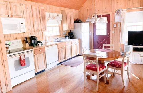 Lexington Cabaña | Twinleaf Honeymoon Cottage en Autumn Ridge