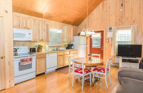 Lexington Cabaña | Twinleaf Honeymoon Cottage en Autumn Ridge