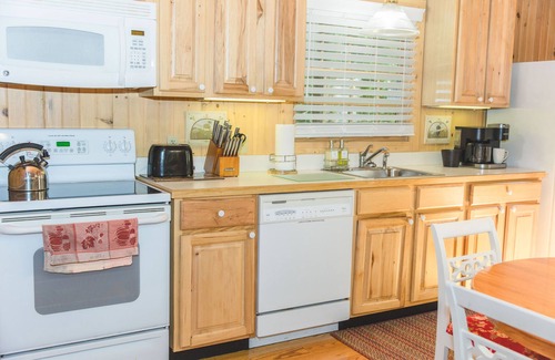 Lexington Cabaña | Twinleaf Honeymoon Cottage en Autumn Ridge