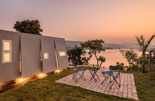 Ambavna Otro | Twist, Tiny home on the Cliff