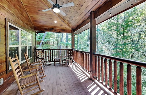 Gatlinburg - Pigeon Forge Cabina | Twisted Pines